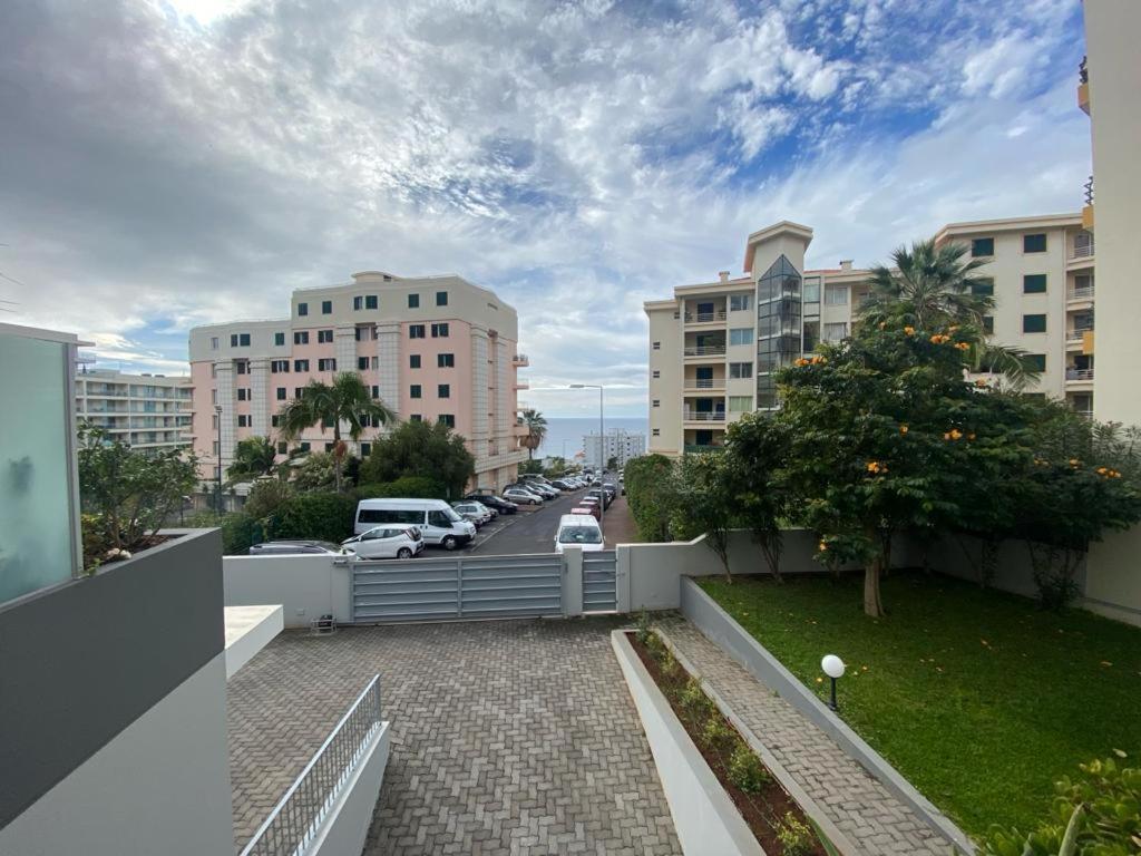 Elephant 2Br Apartment With Terrace, Side Sea View And Pool Access Funchal  Exterior photo